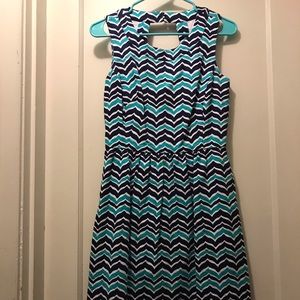 Vineyard Vines Blue chevron dress with pockets